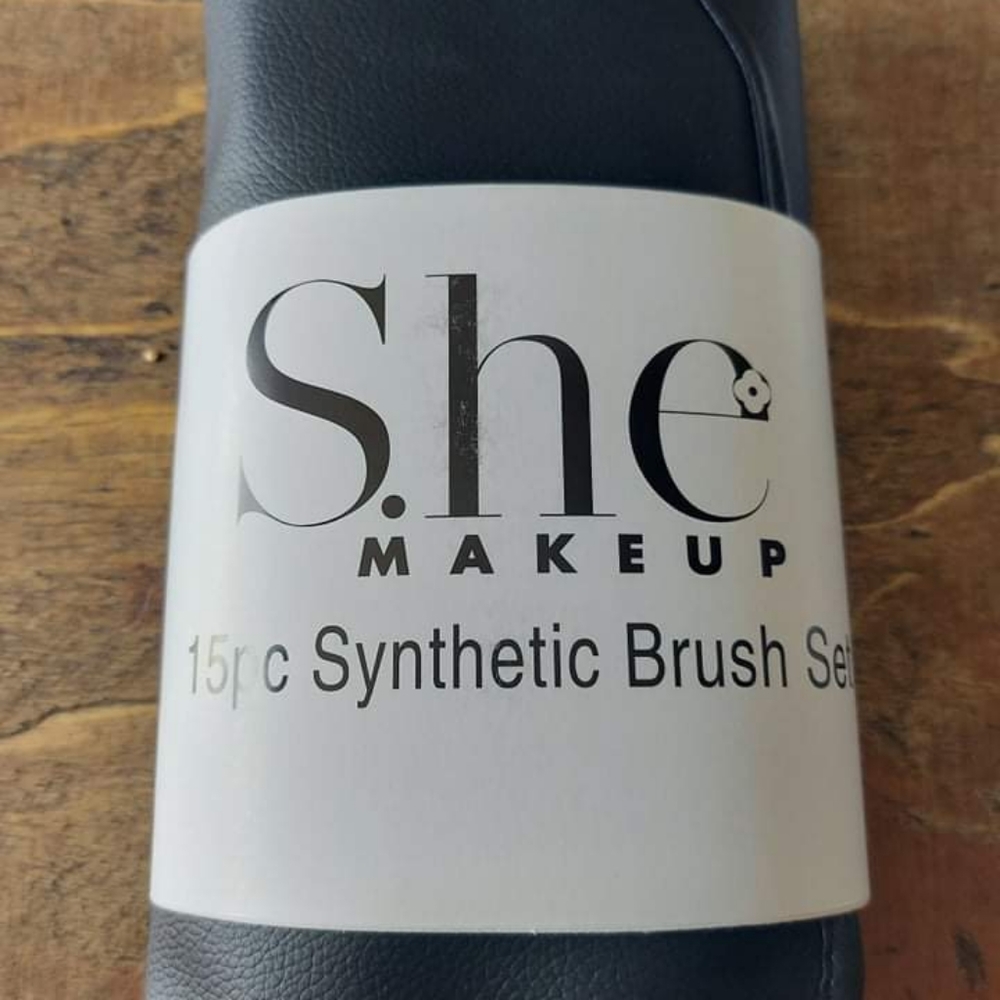 She Makeup 15 pieces Synthetic Brushes.